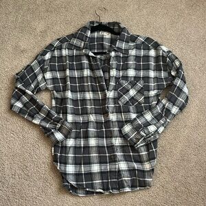 “Kirra: Flannel top size small”